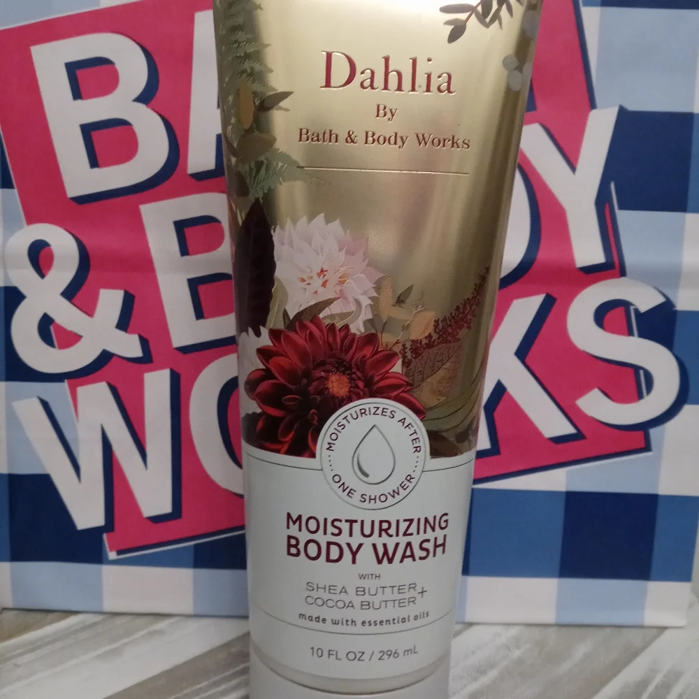 Bath and Body Works Dahlia Moisturizing Body Wash - Picture 1 of 3